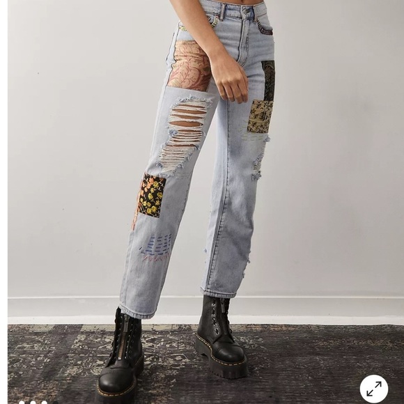 BDG Relaxed Light Wash Patchwork Distressed Cowboy Jeans NWOT - Picture 1 of 16